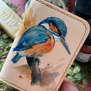 Tarjetero pintado con diseño de Kingfisher, cartera minimalista, tarjetero para hombre, tarjetero para mujer, regalo de cuero único, tarjetero de cuero