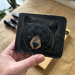 Schwarzer Bär Leder Brieftasche, Bär schnitzen Brieftasche, Handeingearbeitete Brieftasche, keltische Bärentatze Brieftasche, Weihnachtsgeschenk, keltische Brieftasche, Brieftasche für ihn