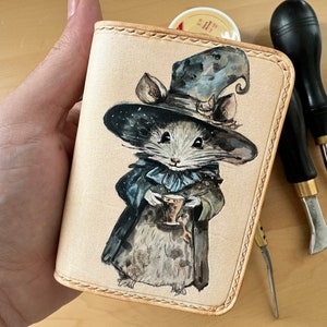 Porte-cartes en cuir peint souris sorcier, tableau souris sorcier, tableau souris sorcière, porte-cartes en cuir peint, cadeau Uniq pour elle/lui