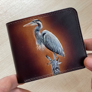 Billetera de cuero con forma de garza azul, billetera tallada a mano, billetera plegable, regalo de Navidad, billetera para ella, billetera de cuero con forma de garza