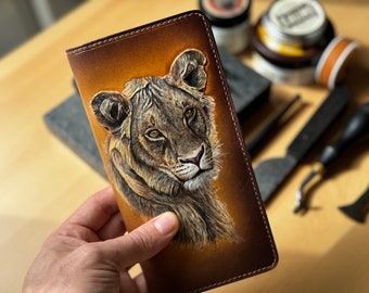 Cartera de cuero con tallado de león, cartera larga de cuero, cartera para mujer, regalo para madre, cartera hecha a mano, cartera con relieve, regalo de aniversario
