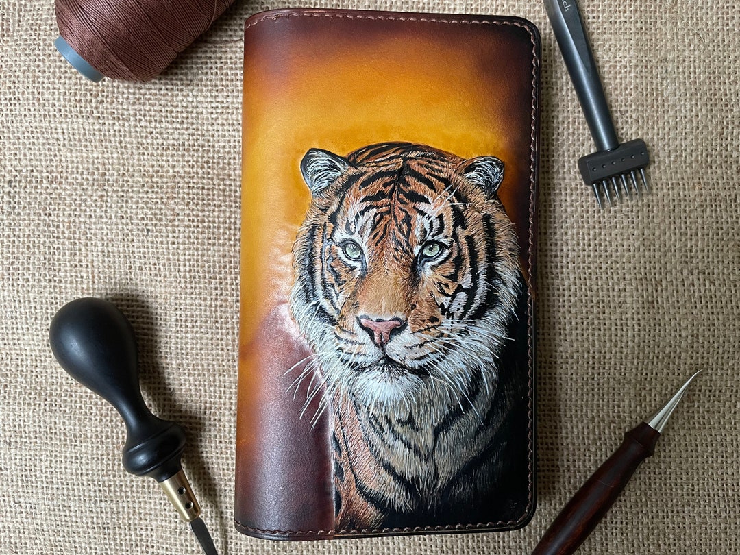  Men's 3D Genuine Leather Wallet, Money clip, Hand-Carved,  Hand-Painted, Leather Carving, Custom wallet, Personalized wallet, Puzzle :  Handmade Products