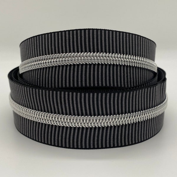 Reißverschluss Silver Stripes, breit, schwarz-grau/ Endlosreißverschluss mit metallisierter Kunststoffraupe / Meterware
