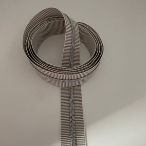 Reißverschluss Silver Stripes, breit, hellgrau-weiß / Endlosreißverschluss mit metallisierter Kunststoffraupe / Meterware / gestreift Bild 2
