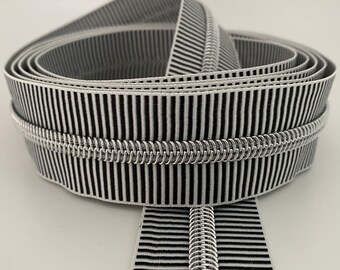 Reißverschluss „Silver-Stripes“, breit, schwarz-weiß / Endlosreißverschluss mit breiter Kunststoffraupe