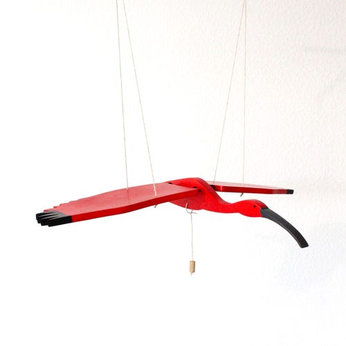 Mobile artisanal Ibis Rouge en bois / Collection Mobile