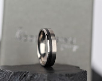 Titanium & Carbon Fibre, comfort fit wedding ring band - 5 to 10mm width available FREE Resizing - Matte/Brushed Titanium with polished edge