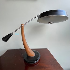 FASE Péndulo Desk Lamp: Mid-Century Modern Banker Lamp