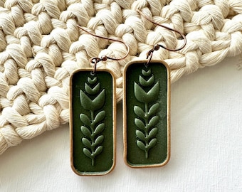 Green Folk Floral Clay Dangle Earrings | Cottagecore Earrings | Boho Polymer Clay Earrings | Lightweight Dangle Earrings