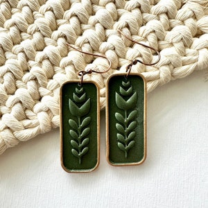 Green Folk Floral Clay Dangle Earrings | Cottagecore Earrings | Boho Polymer Clay Earrings | Lightweight Dangle Earrings