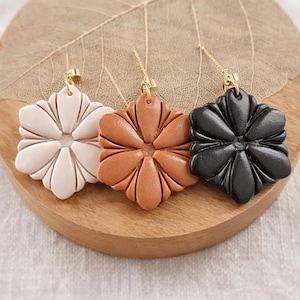 Minimal Folk Flower Clay Dangle Earrings | Cottagecore Earrings | Boho Polymer Clay Earrings | Lightweight Dangle Earrings
