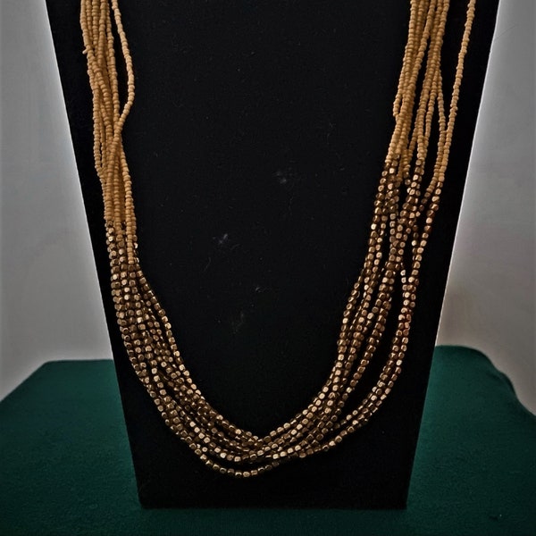 VINTAGE Collier multi-rangs longue, perles en verres et acier avec fermeture en bronze. Années '60. Parfait état.