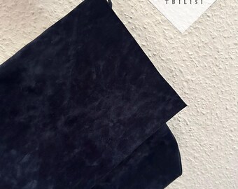 Bolso bandolera de piel de ante azul oscuro de tamaño mediano