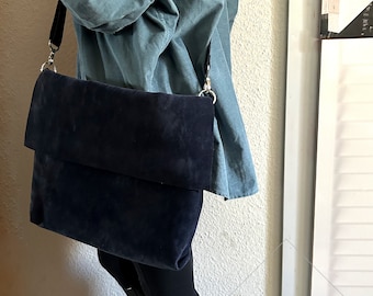 Bolso bandolera de piel de ante azul oscuro