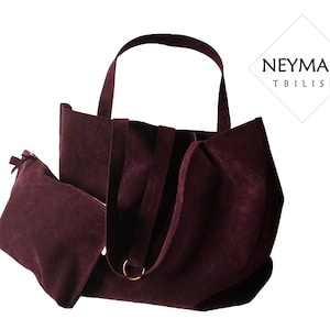 Übergroße burgunderfarbene Vegane Wildleder-Tasche mit gleichfarbiger Make-up-Tasche