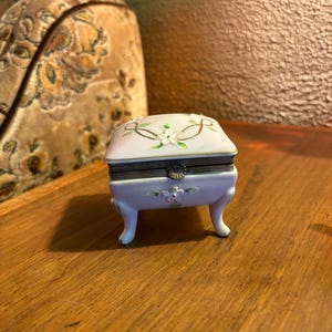 Square bisque porcelain hand painted pink floral trinket dish jewelry holder ring holder brass hinge footed white flowers