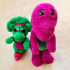 Barney the Dinosaur (1992) and Baby Bop from 1993, Vintage Plush Lot of 2, TV series Stuffies/Stuffed Animal Dinosaurs, Collectible Items