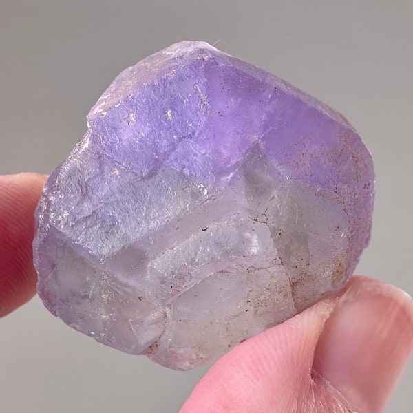 Seltener Natürlicher Lila Apatit Kristall mit leuchtenden Lila-, Lavendel- und Violett-Farbtönen 23,4g BITTE LESEN SIE DIE BESCHREIBUNG Geätzt / Selbstgeheilt
