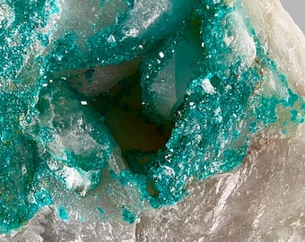 Very Rare Sparkling Emerald Green Dioptase Crystals In & On Quartz From Kaokoland, Namibia 273.4g PLEASE READ DESCRIPTION Cabinet specimen