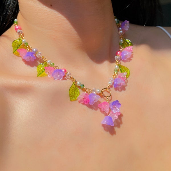 Collier de fée, jardin fleuri, muguet, ensemble collier et bracelet, fleur colorée, noyau de fée, cottagecore, esthétique, magique