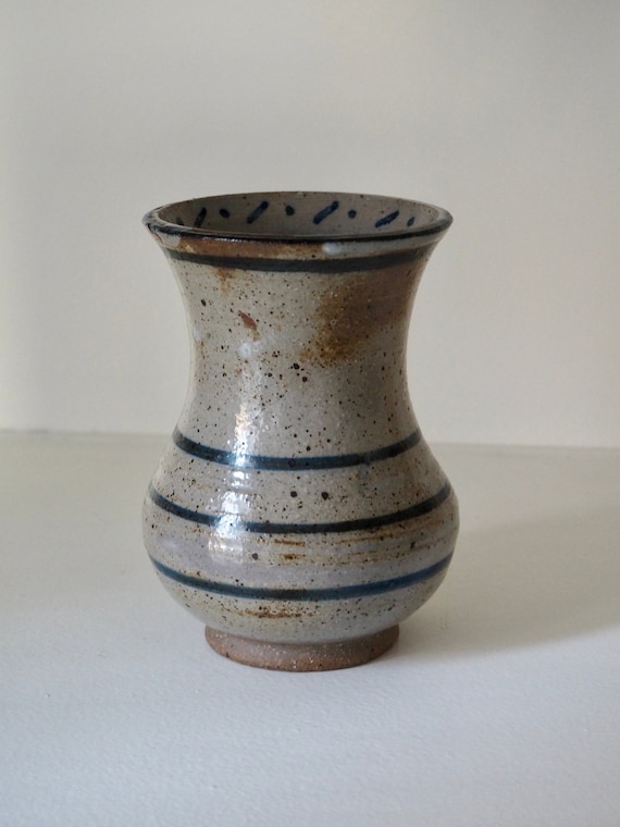 Blue and White Fluted Vase Gem