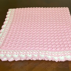 Crochet Baby girl blanket in pink and white, baby shower gift, handmade crocheted blanket, soft textured baby blanket, baby aphgan