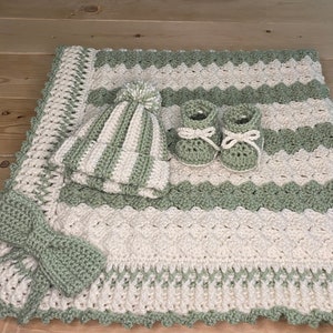 Crochet Baby Boy Blanket with Hat and Booty Set, Baby shower gift, sage green and cream baby blanket, newborn beanie hat, child hat, booties