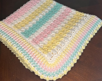 Copertina per neonati all'uncinetto, regalo per baby shower, copertina per neonati rosa chiaro, giallo pallido e verde menta, copertina per neonati, copertina per neonati fatta a mano