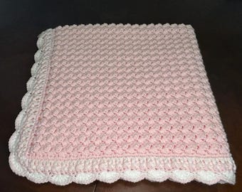 Couverture pour bébé fille au crochet en rose clair et blanc, cadeau de baby shower, couverture au crochet faite main, couverture de bébé texturée douce, bébé aphgan