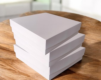 Empty plain white 20 cm or 15 cm gift boxes with lid