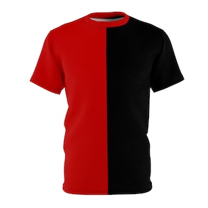 Peut inclure: T-shirt à manches courtes avec un design bicolore saisissant. Le t-shirt est divisé verticalement, la moitié gauche est rouge vif et la moitié droite est noire. Le col rond et les manches sont également noirs.