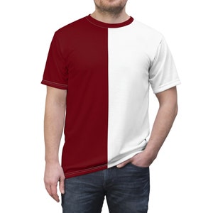 Peut inclure: Un t-shirt à manches courtes avec un design divisé verticalement. Une moitié est rouge bordeaux, l'autre moitié est blanche.