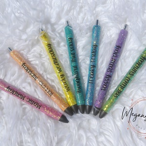 Tage der Woche Glitter Epoxy Stifte | Spaß PG Bewertet Wochentag Pen Set | Bunte tägliche Planer Stifte | Handgefertigte Stifte aus Resin für die Schule und das Büro