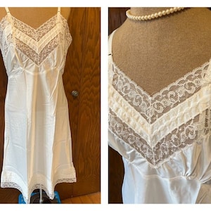 Vintage Lady Lynn nylon fanciful lace full slip dress 50s/60s lingerie
