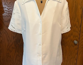 90s white cut out lace short sleeve womens blouse size 10, romantic summer , feminine, simple basics office siren business