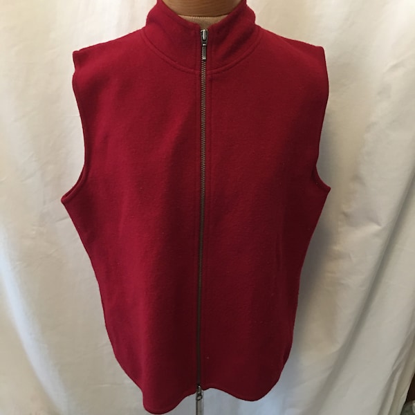 Woolrich Red Wool vest Womens zip up size Lg, winter wear, outdoor wear, Camp core, casual