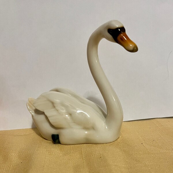 Vintage Hutschenreuther porcelain swan bird figure Kunstabteilung Germany, 50s Achtziger hand painted porcelain swan figure collectable