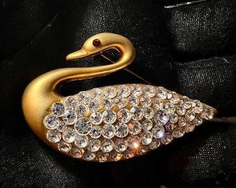 Vintage gold tone swan brooch rhinestone bird elegant  pin costume jewelry gift