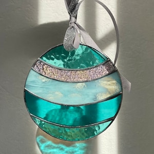 Gebrandschilderd glasornament, gebrandschilderd glas kerstraamornament, gebrandschilderd glas kerstboomornament, gebrandschilderd glas kerst suncatcher