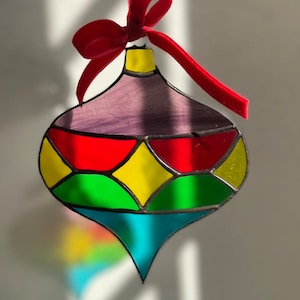 Gebrandschilderd glasornament, gebrandschilderd glas kerstraamornament, gebrandschilderd glas kerstboomornament, gebrandschilderd glas kerst suncatcher