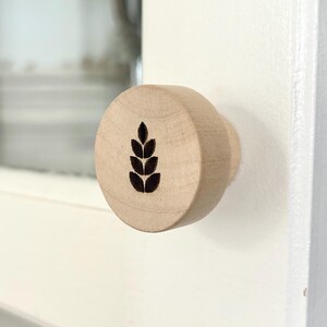 Set of 2 minimalist design drawer knobs - Solid wood cabinet handles - Decorative accessory for bedroom dresser