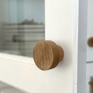 2 brown wooden cabinet knobs - Round handles for furniture and drawers - Hand-stained natural wood furniture accessories