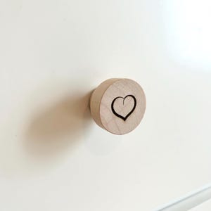 2 Holzknöpfe für Kinderzimmermöbel - Runde Holzknöpfe für Kommoden - Natürliche, unbehandelte Holzgriffe für Schränke