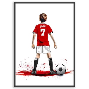 Puede incluir: Impresi&oacute;n enmarcada de un joven jugador de f&uacute;tbol, visto por la espalda, con una camiseta roja con el nombre "JOSH" y el n&uacute;mero "7". El jugador est&aacute; de pie sobre un bal&oacute;n de f&uacute;tbol, con un dise&ntilde;o de salpicaduras rojas en la parte inferior.