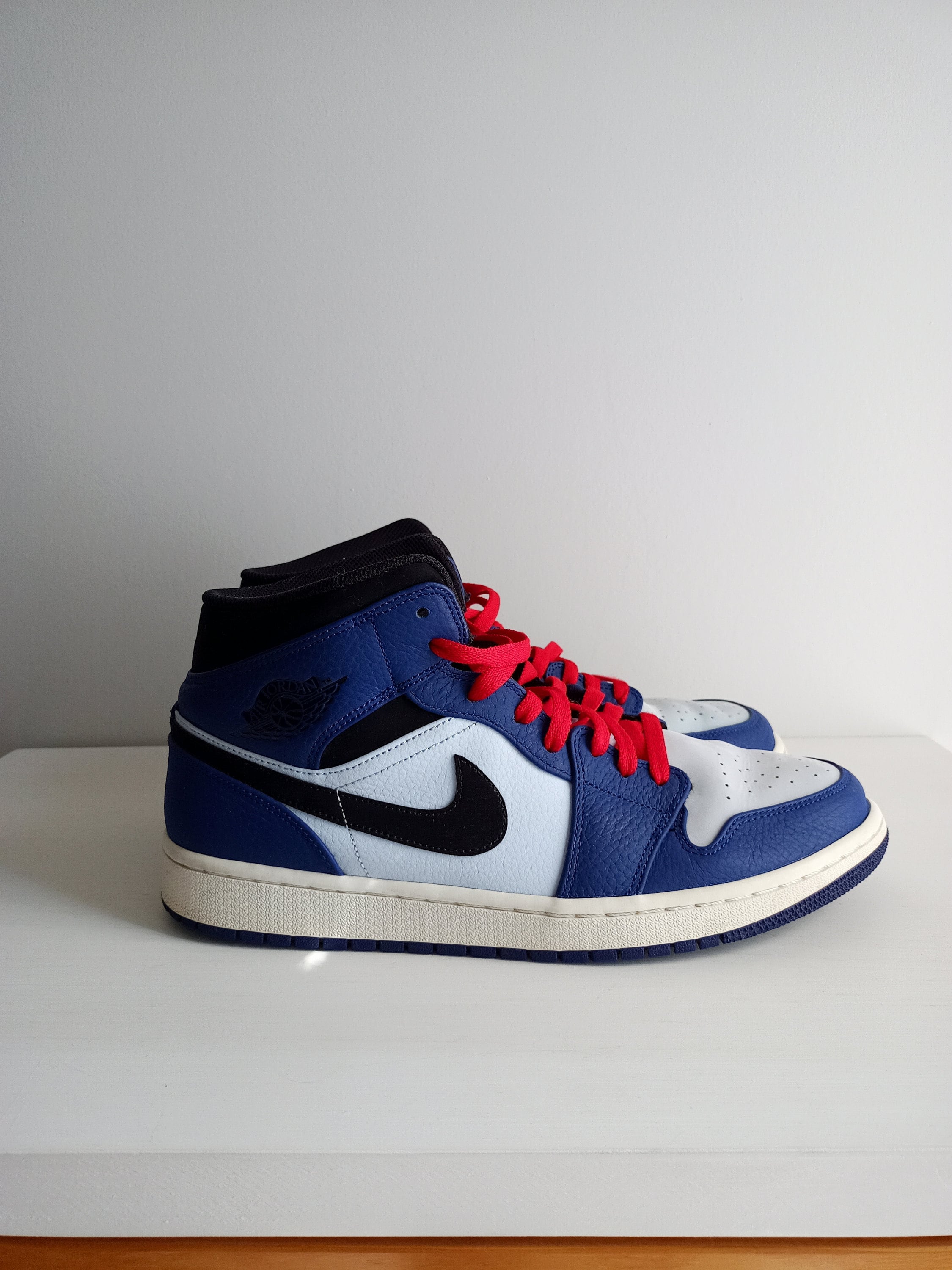 Air jordan 1 mid se deep royal hotsell