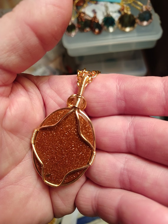 Gold Stone Pendant Necklace . Gold Wire 