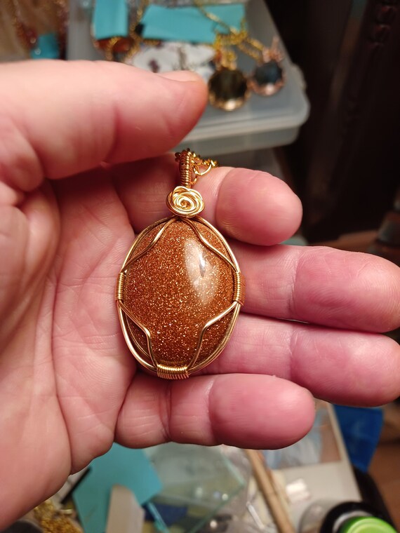Gold Stone Pendant Necklace . Gold Wire 