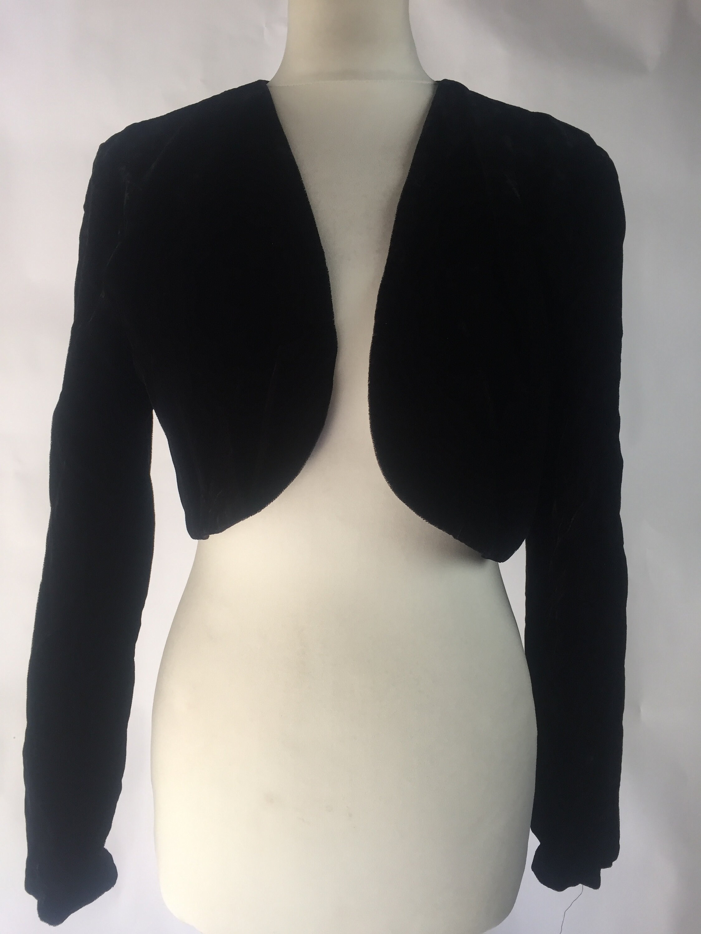 Black Velvet Shrug Chest 40 