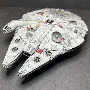 Millenium Falcon Display Model (1/144 scale)