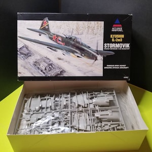 Accurate MIniatures ILYUSHIN IL-2M3 STORMOVIK 1/48 (Vintage model kit)